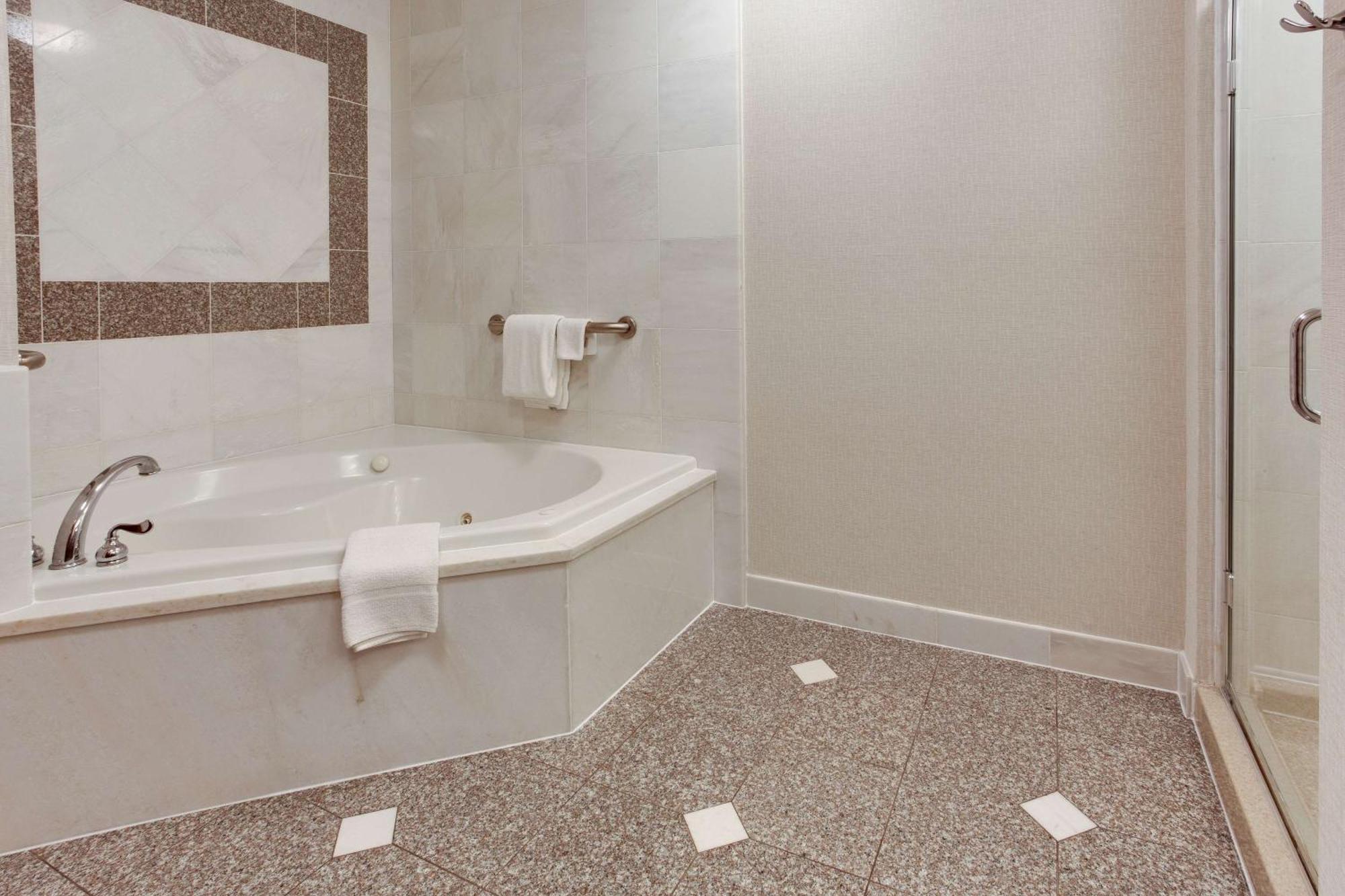 Drury Inn & Suites ويست دي موينز المظهر الخارجي الصورة